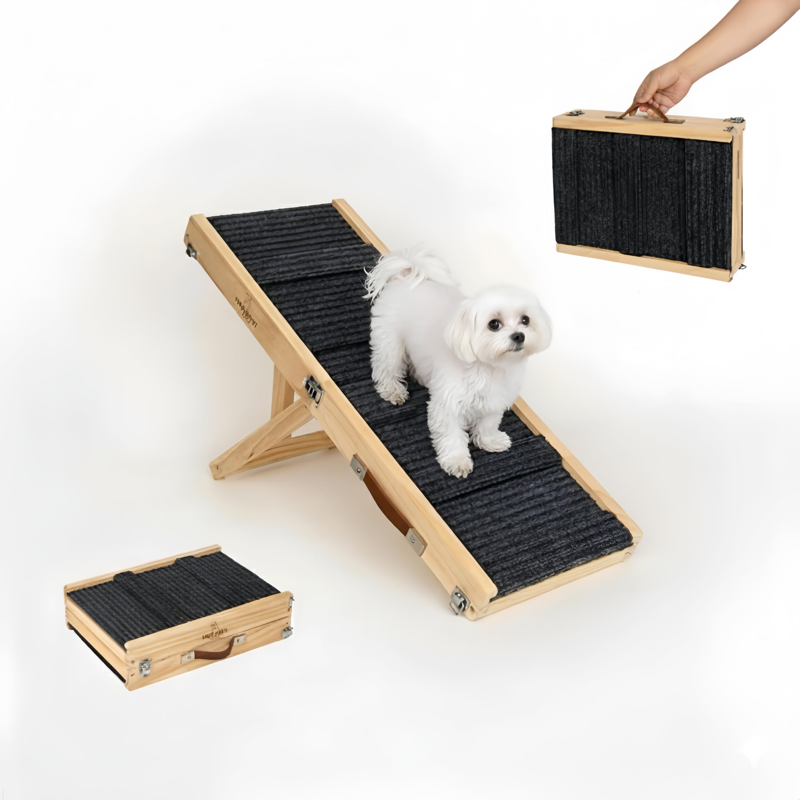 Rampa Tropiczest para perro pequeño sobre cama, subida más fácil y segura.