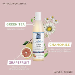 Extracto de pomelo orgánico en champú TrueBlue para limpieza suave.