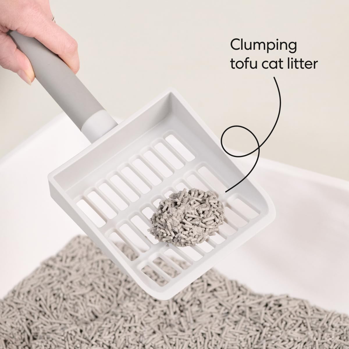 Tuft + Paw: arena de bajo rastro, menos arena en el piso.