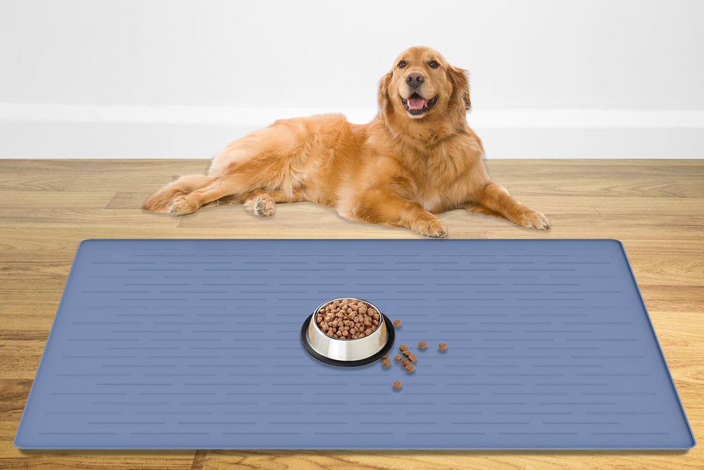 Ultibe alfombra-alimento-mascotas-48x32 protege el suelo de derrames y facilita la limpieza diaria.