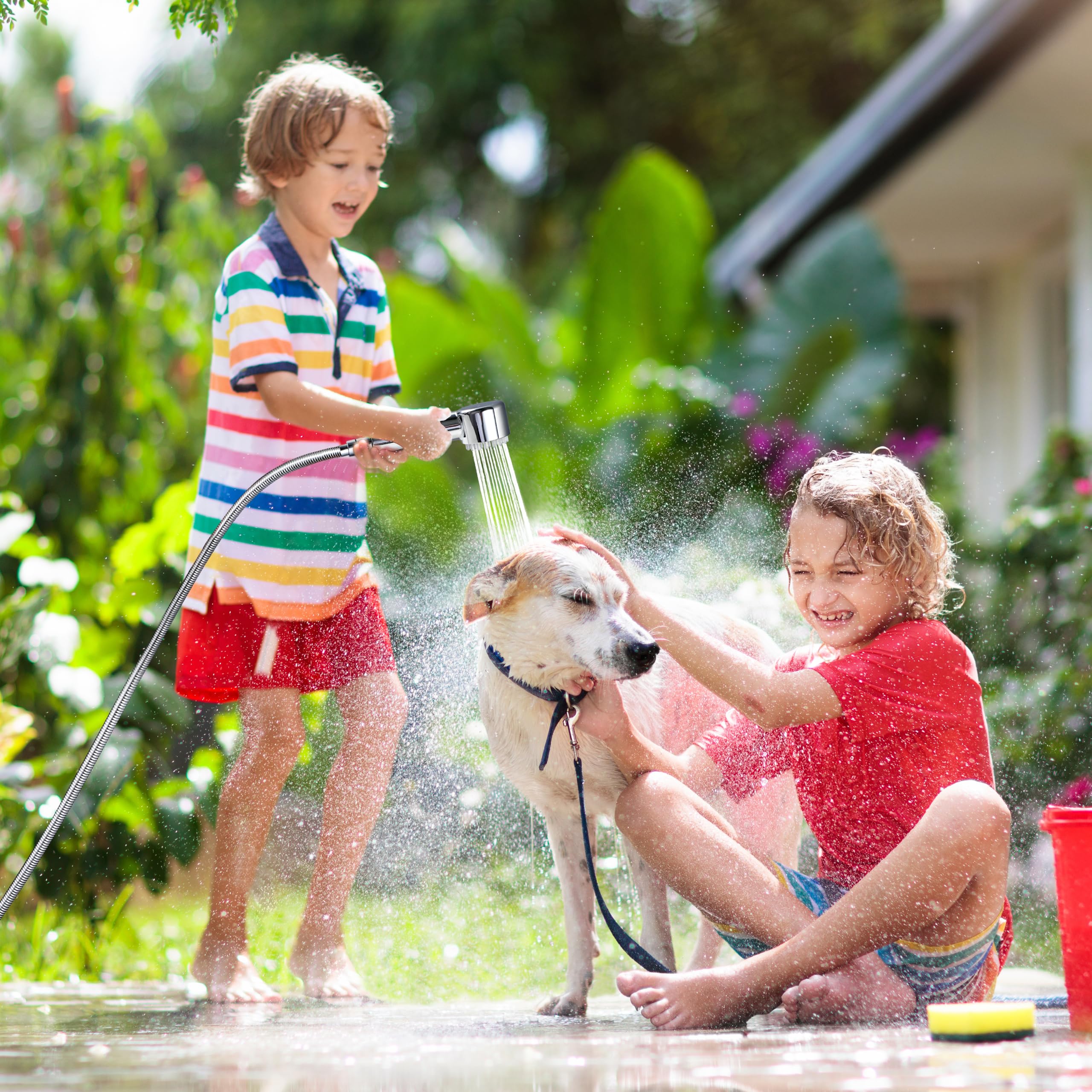 Ducha V-Frankness con cepillo facilita eliminar suciedad y desenredar.