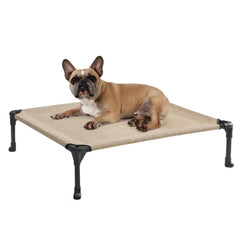 Cama elevada Veehoo para perros medianos con malla aireada para descanso cómodo al aire libre.