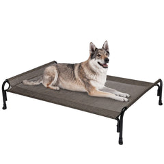 Cama para perro Veehoo elevada para exterior con estructura de acero resistente.