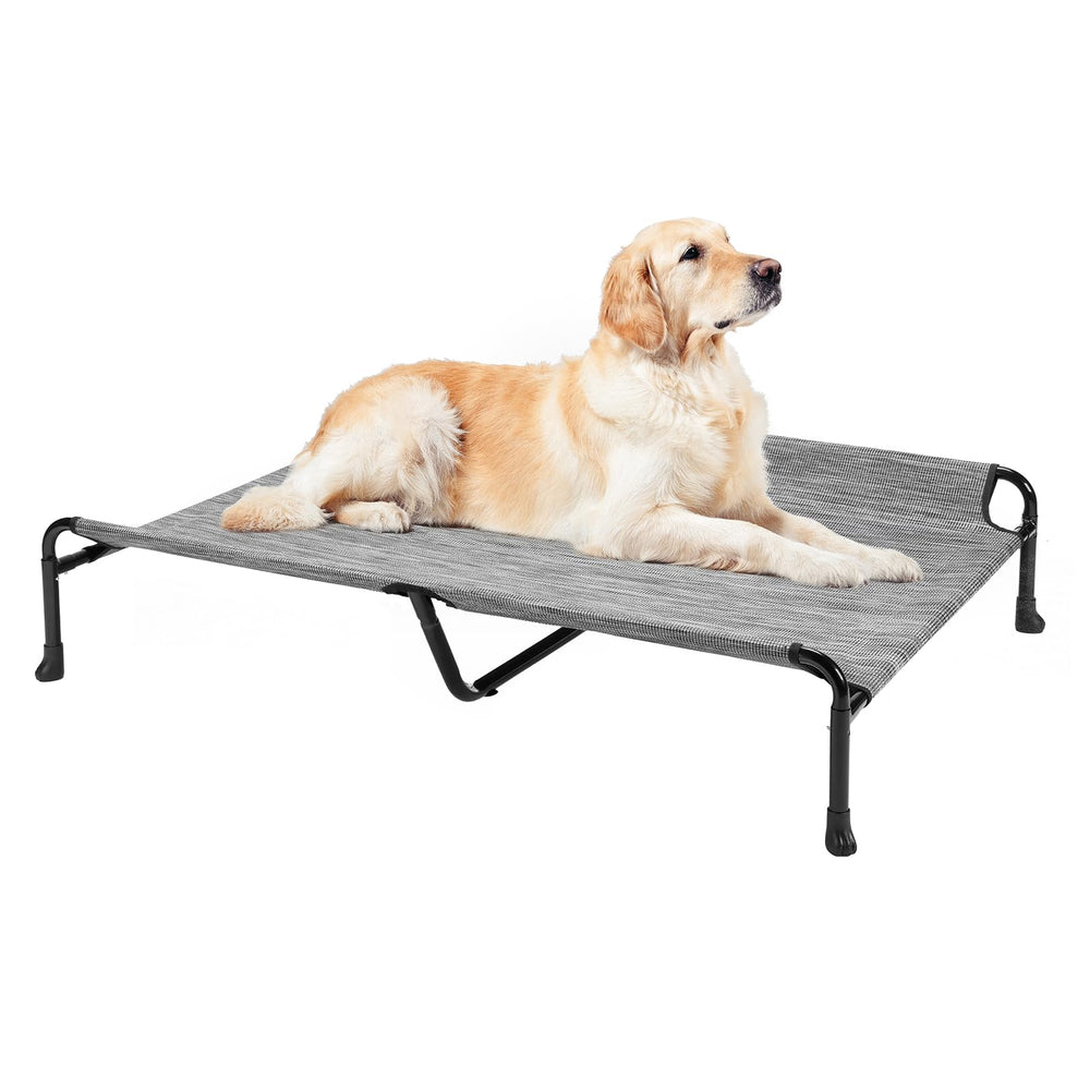 Cama elevada Veehoo para perros grandes, descanso cómodo y fresco al aire libre.
