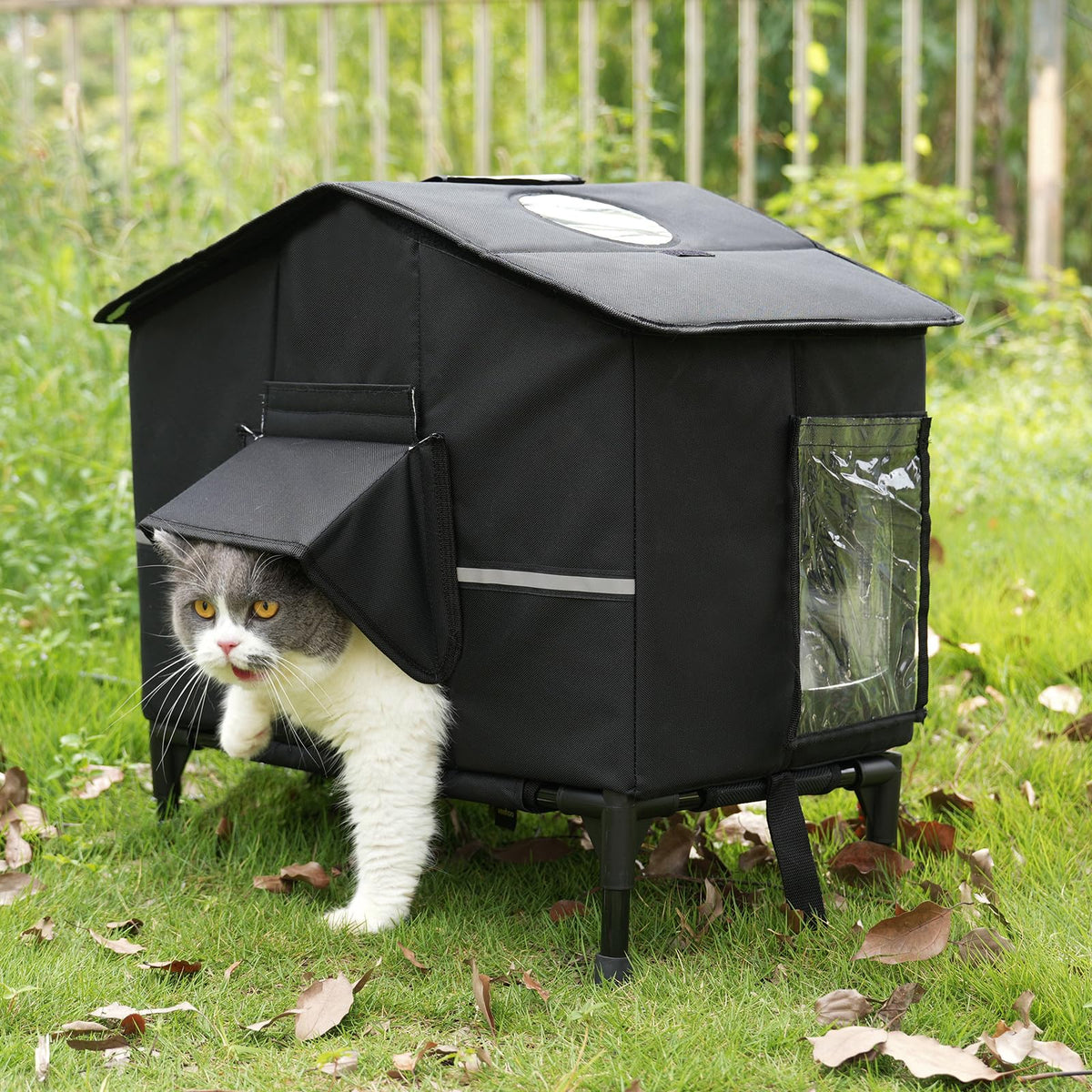 Casa para gatos Veehoo exterior con base elevada mantiene seco y cálido.