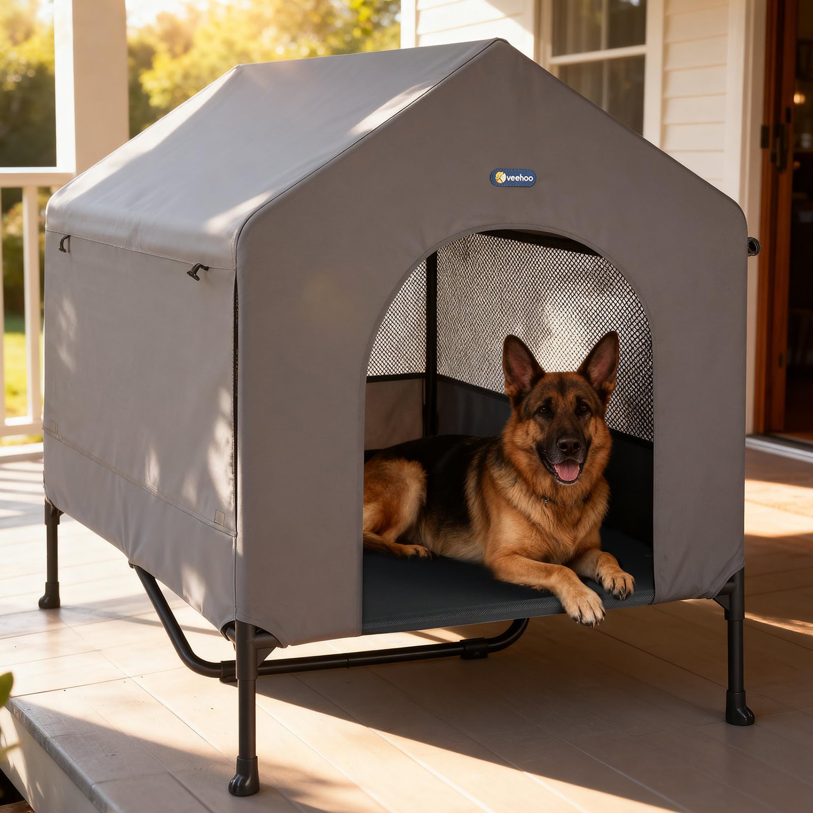 La casa para perros Veehoo 47-pulgadas exterior elevada ofrece refugio cómodo.