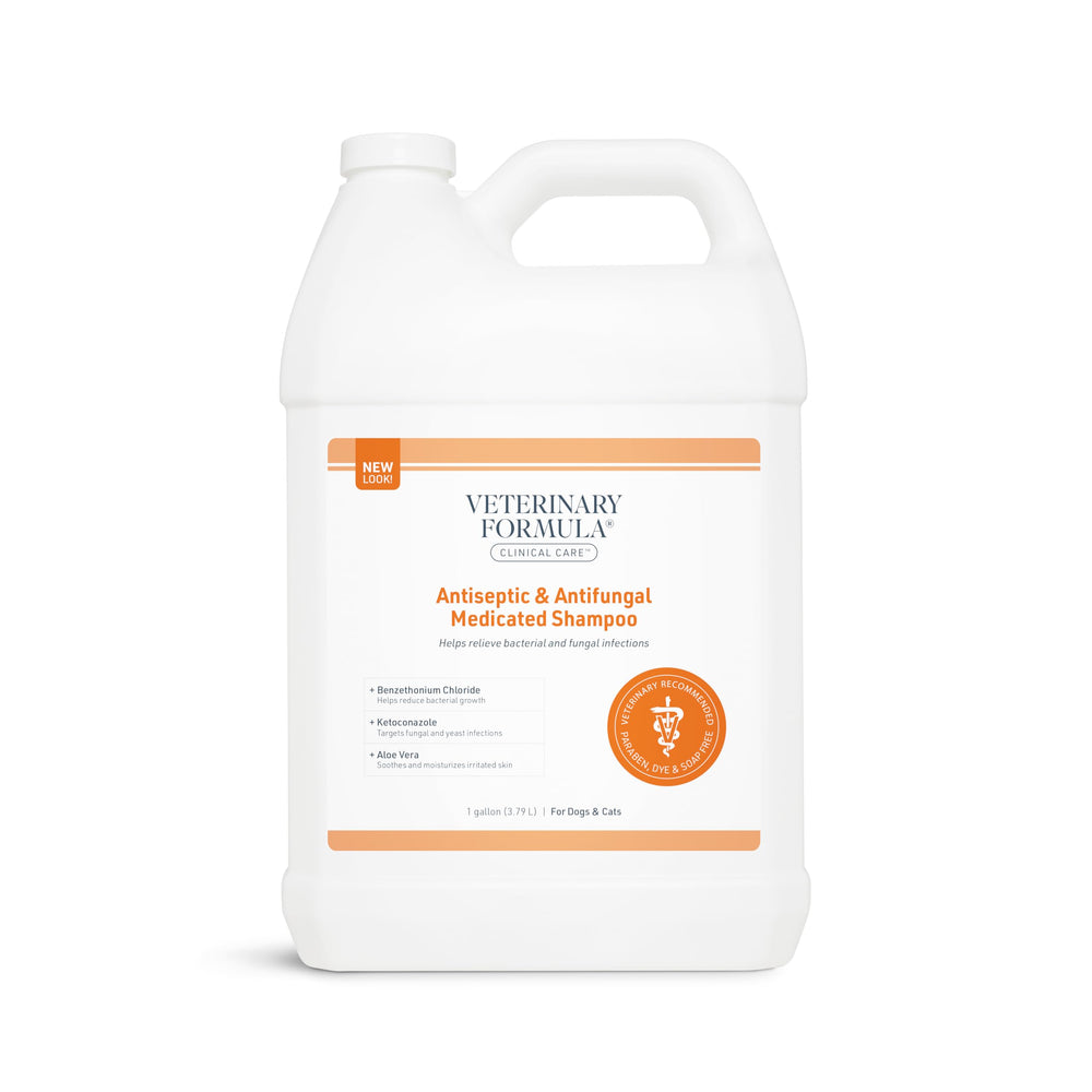 Champú Veterinary Formula Clinical Care, botella vertiendo, lavado suave y eficaz