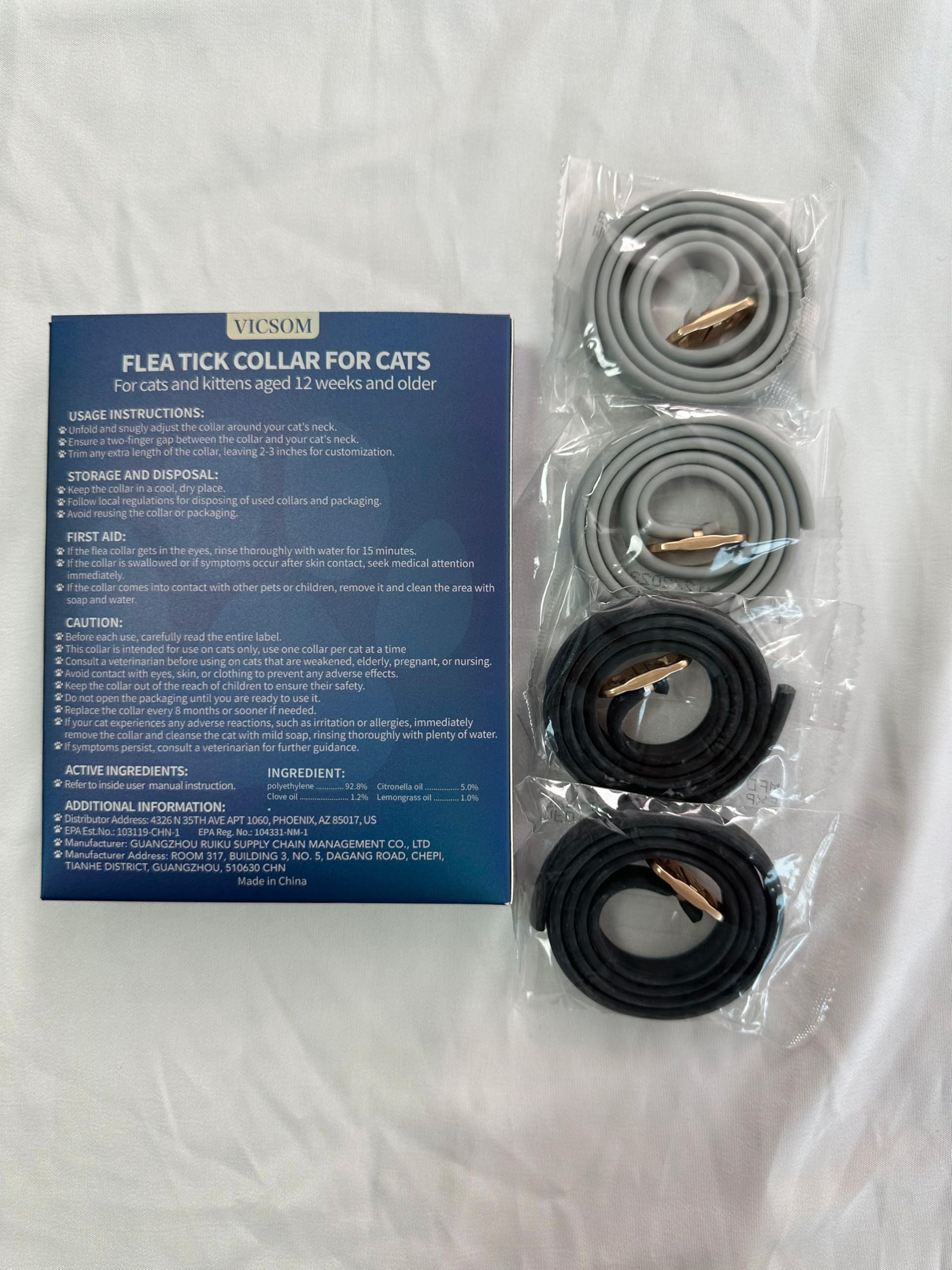 Uso diario con collar VICSOM, complemento perfecto para la rutina del gato.