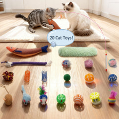 Túnel para gatos con bolas colgantes para interacción y curiosidad.