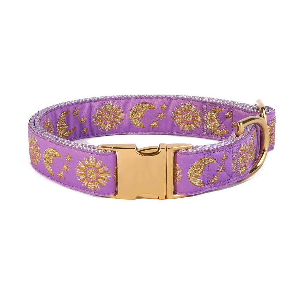 Collar WAAAG con luna y estrellas, ideal para paseos con estilo.