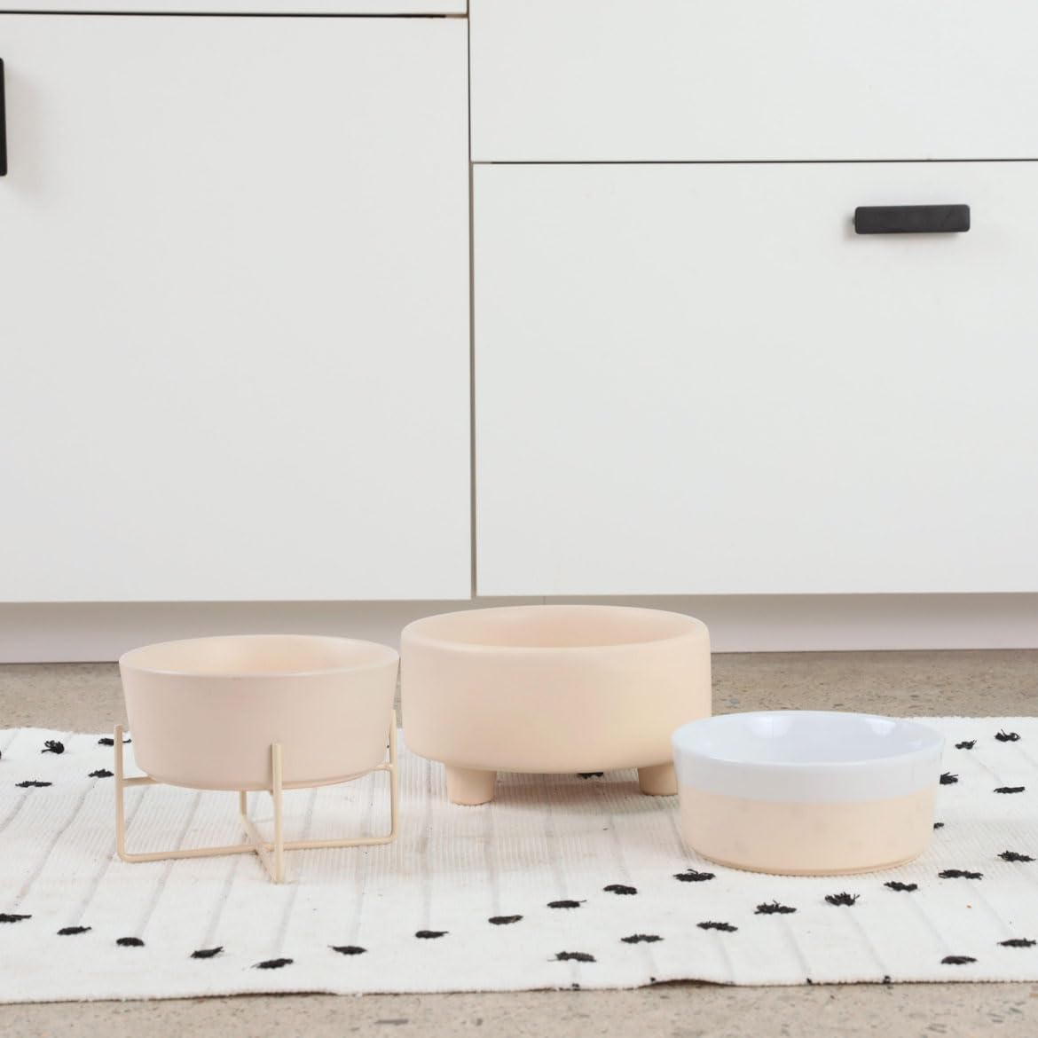 Waggo Uplift diseño moderno de cerámica, estilo contemporáneo para la mesa de mascotas.