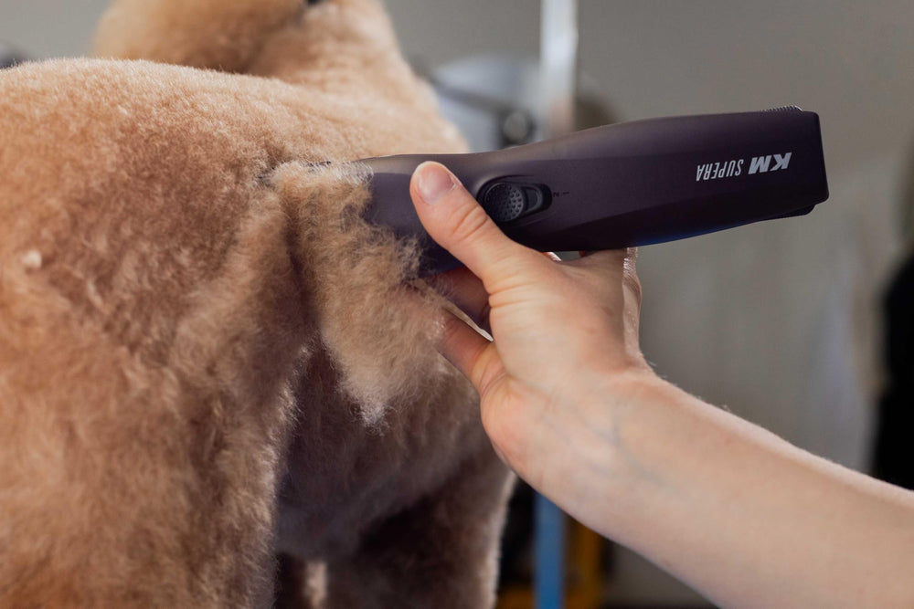 Wahl Pro Animal KM Supera diseño ergonómico para uso profesional continuo.