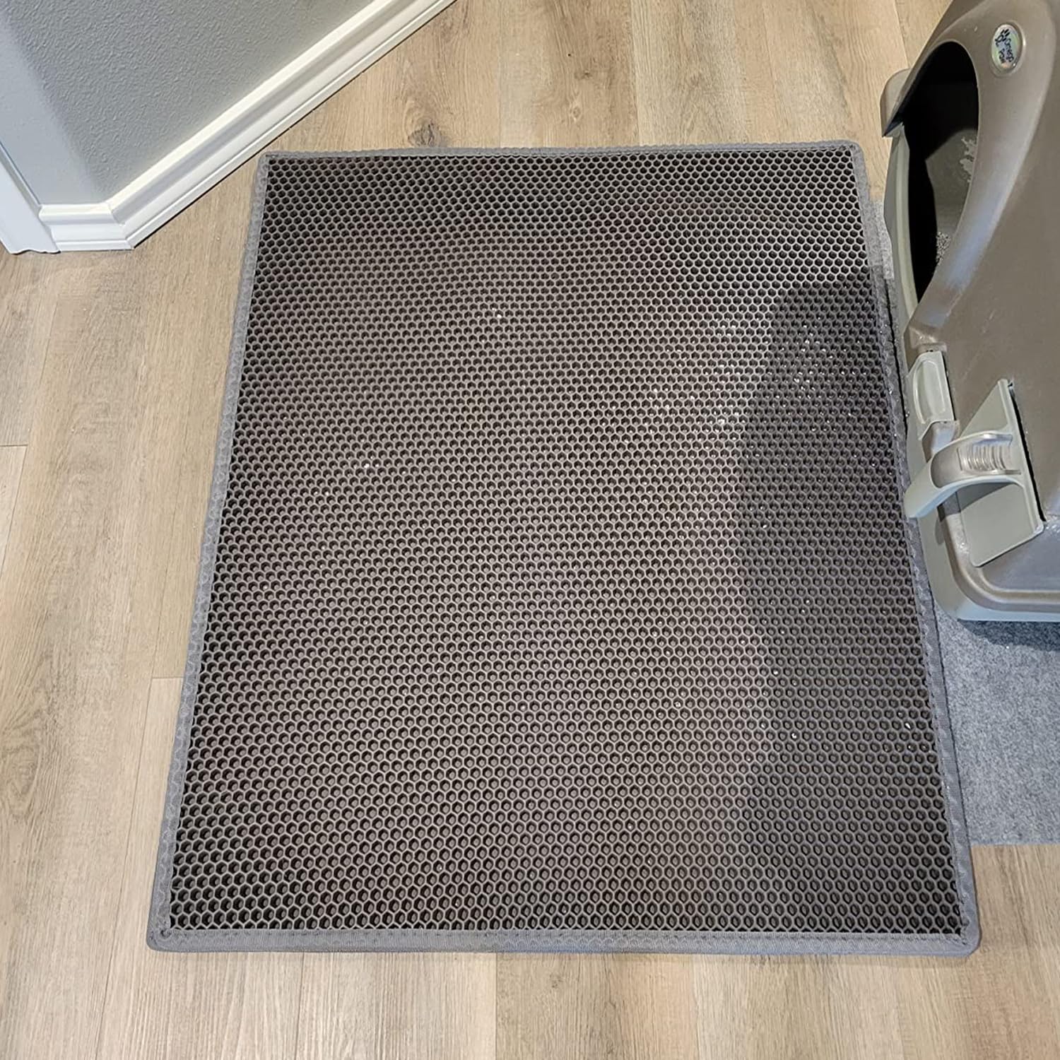 Diseño gris de la alfombra Waretary, compatible con distintos estilos de habitación.