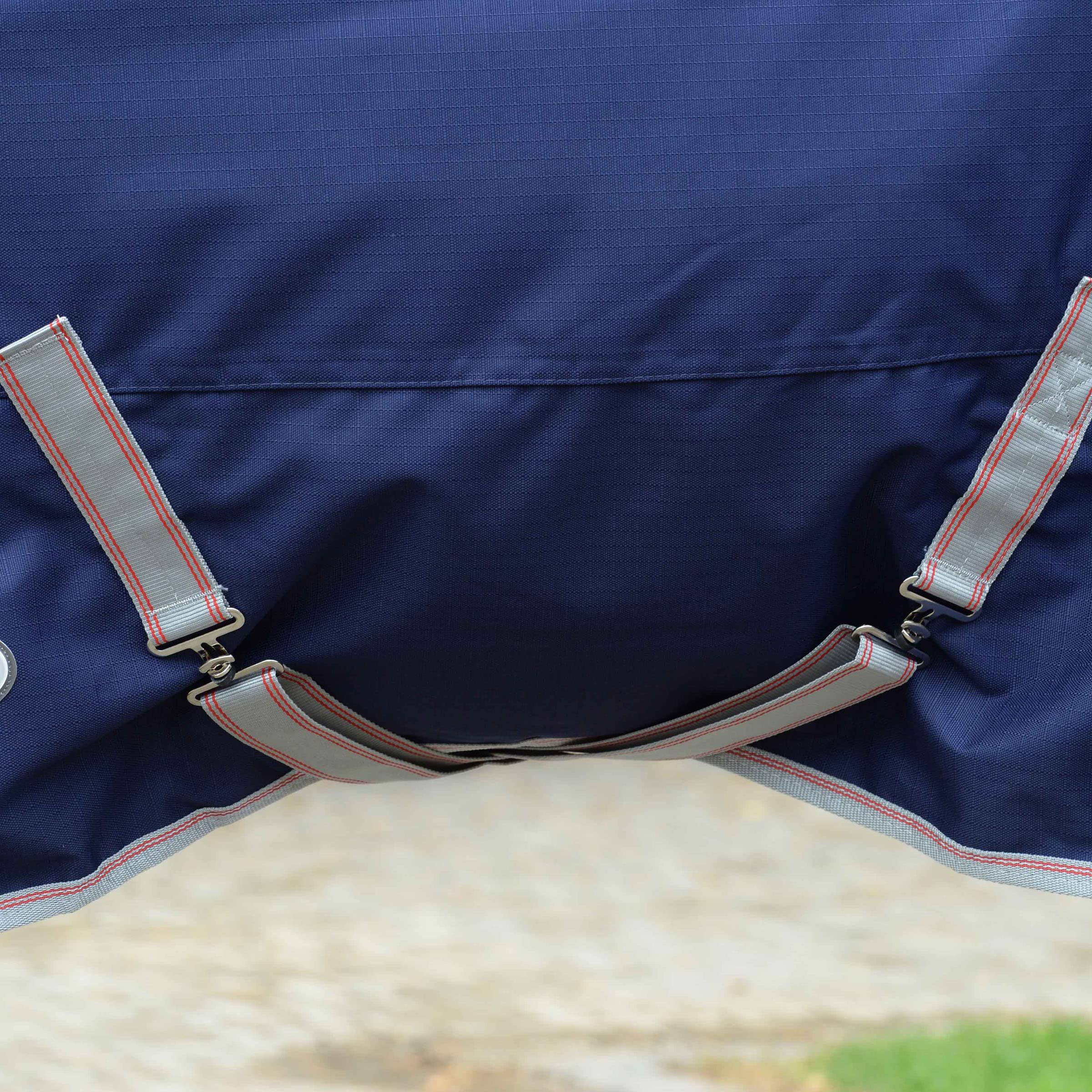 WeatherBeeta ComFiTec Essential cierre delantero de doble hebilla ajustable para un ajuste seguro.
