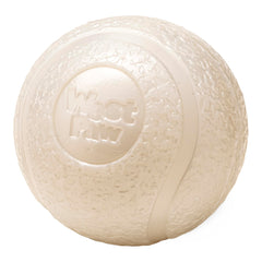 West Paw Boundr Ball brillo nocturno para jugar de noche con seguridad.