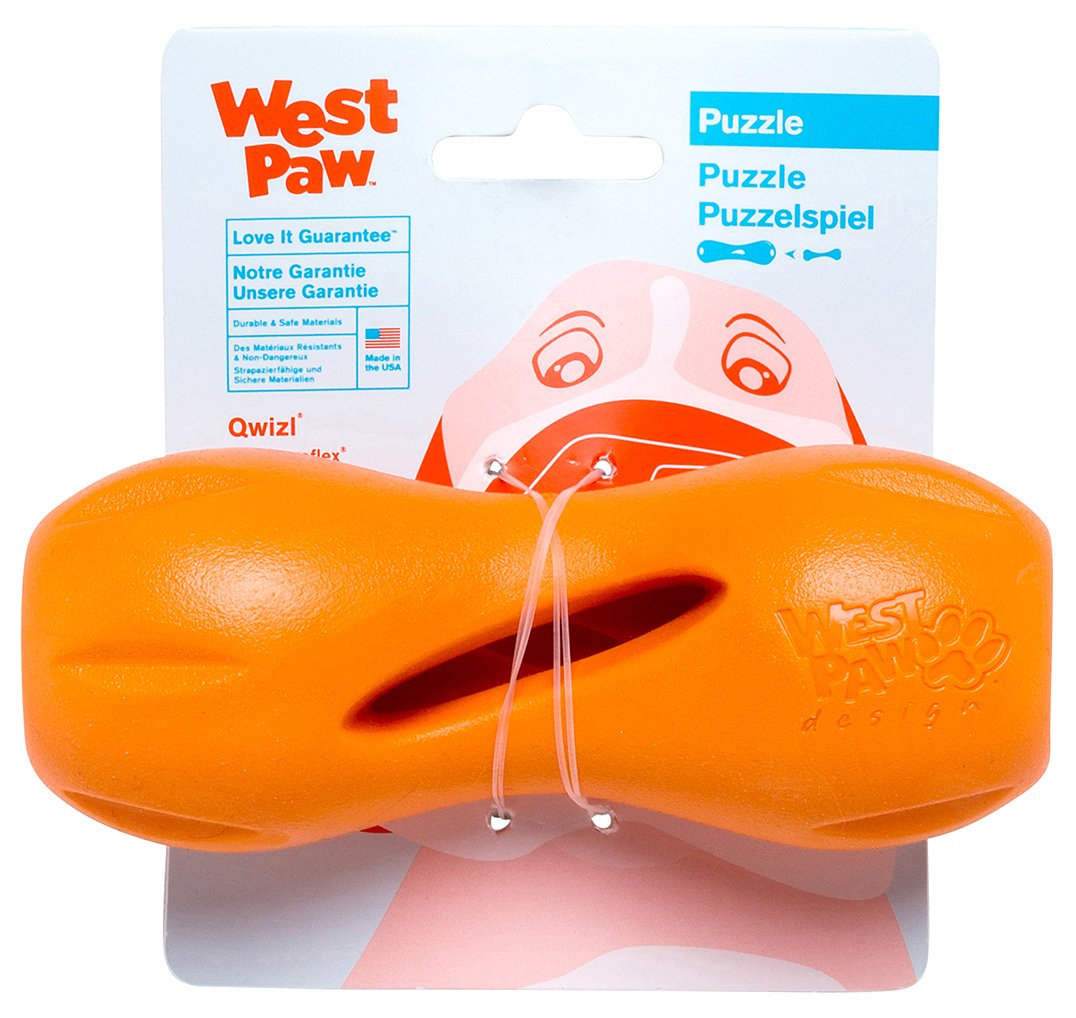 West Point Zogoflex Qwizl, dispensador de golosinas para perro, promueve juego interactivo.