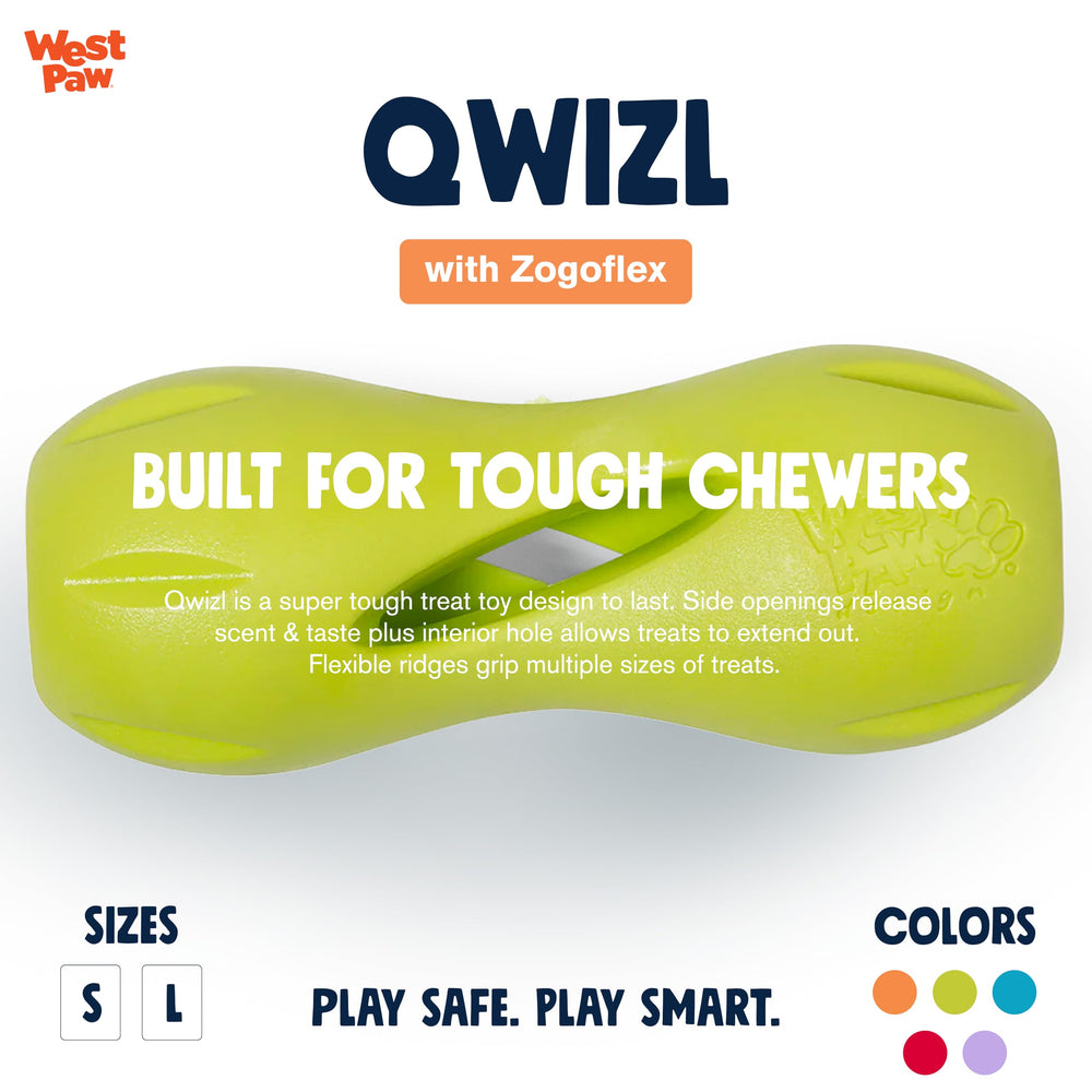 West Paw Zogoflex Qwizl rompecabezas mental para perros durante el juego.