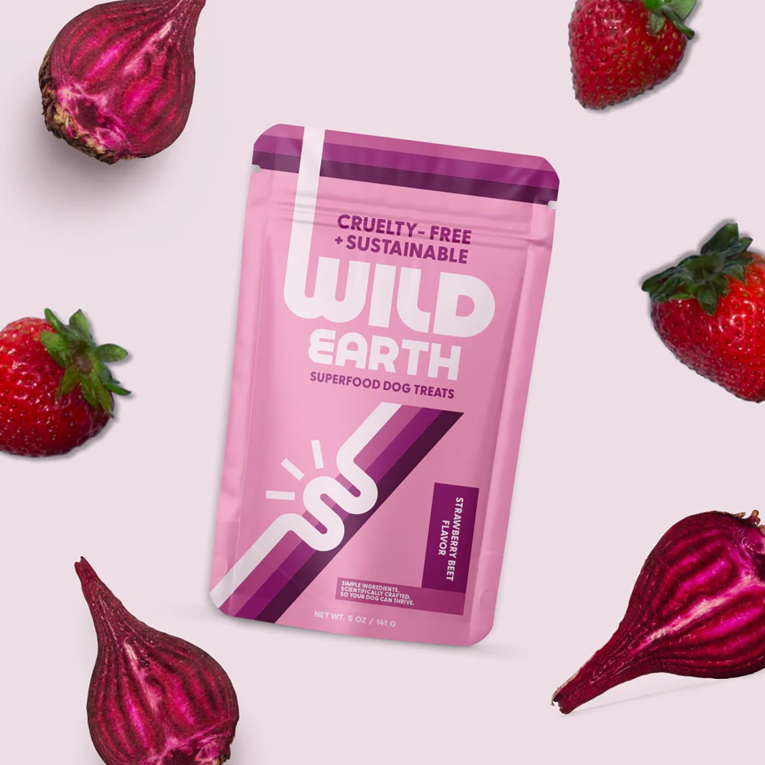 Wild Earth sabor fresa y remolacha para perros.