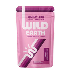 Wild Earth snack para perros en empaque, opción saludable para entrenar.