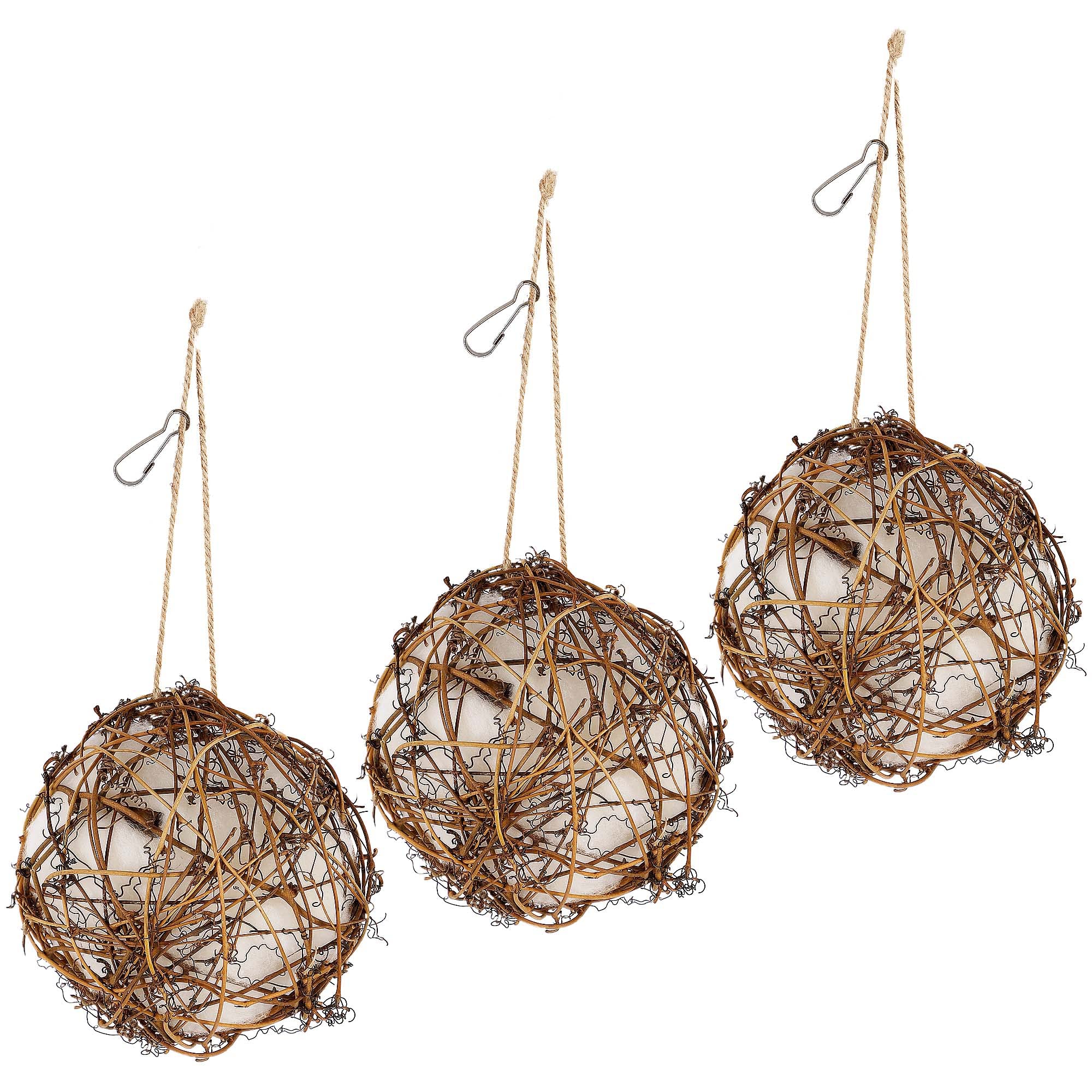 Nido globo Winemana lleno de materiales para aves, ideal para observar colibríes.