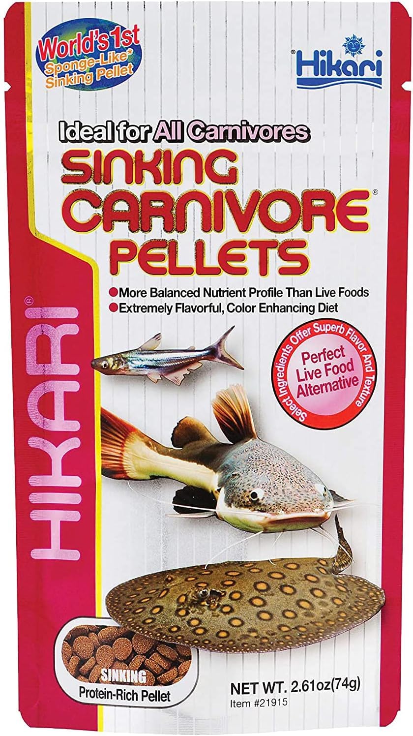 Pellets carnívoros hundidos Hikari para comida en el fondo de la pecera.