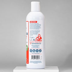 Wondercide aplica suavemente, genera espuma para limpiar pelaje de perros y gatos.