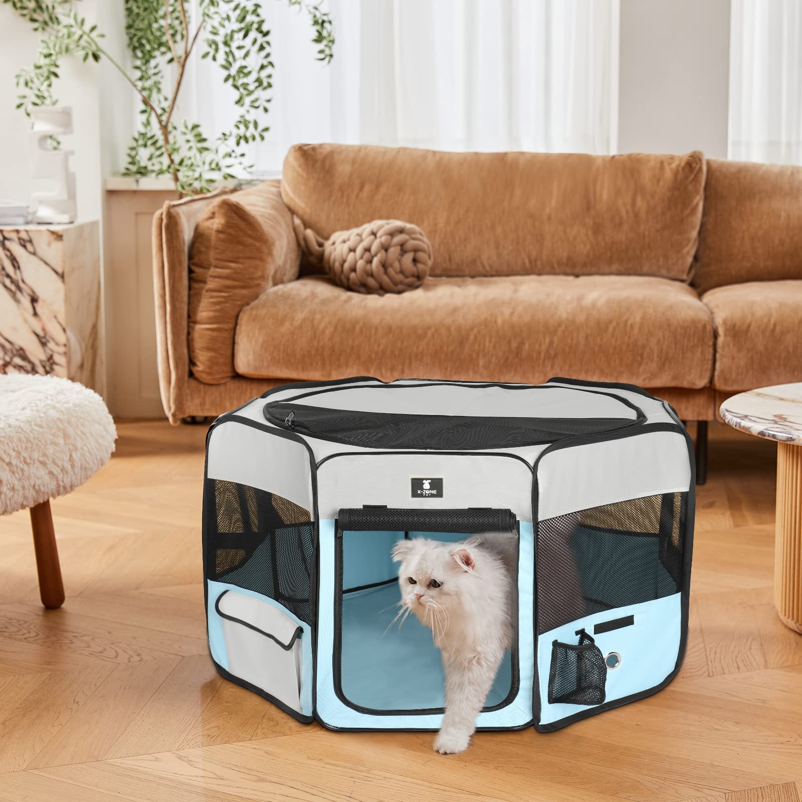 X-ZONE PET puerta frontal con cierre para acceso seguro.