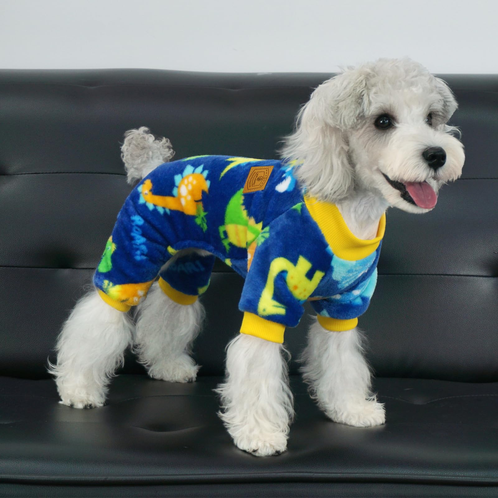 XPUDAC pijama para perro con dino, costado, suave y cómodo para paseos invernales.