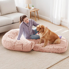 Cama humana yaem plegable en rosa para descanso compartido con tu mascota.
