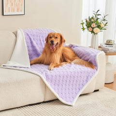 Manta Yaning impermeable con cuadros lilas protege cama y sofá de derrames.
