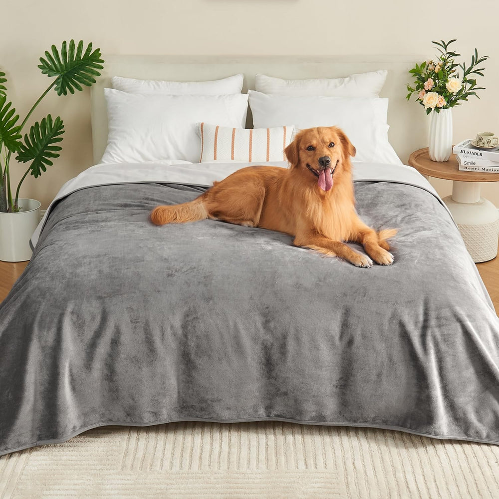 Manta impermeable Yaning sobre cama con protección suave