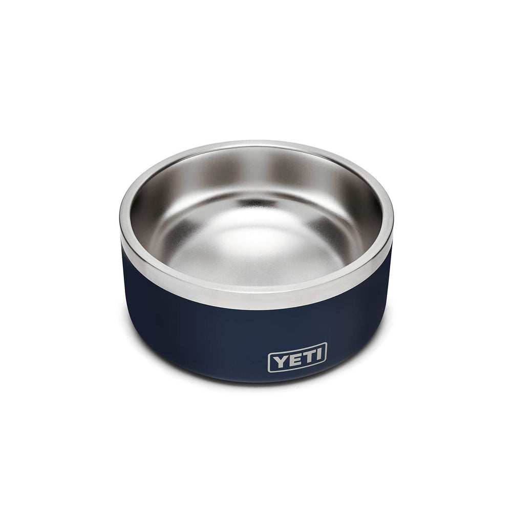 YETI Boomer 4 con BearFoot mantiene la comida sin moverse.
