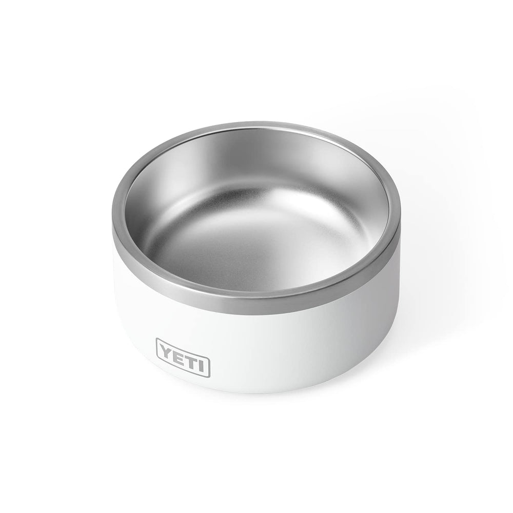 YETI Boomer 4 con capacidad de 32 oz para alimentar al perro fácilmente.