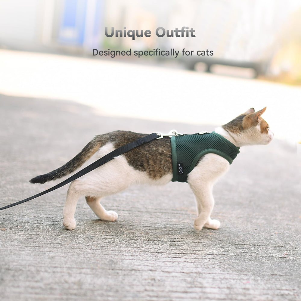 Detalle de costuras y ergonomía en arnés YIZHI MIAOW para gatos