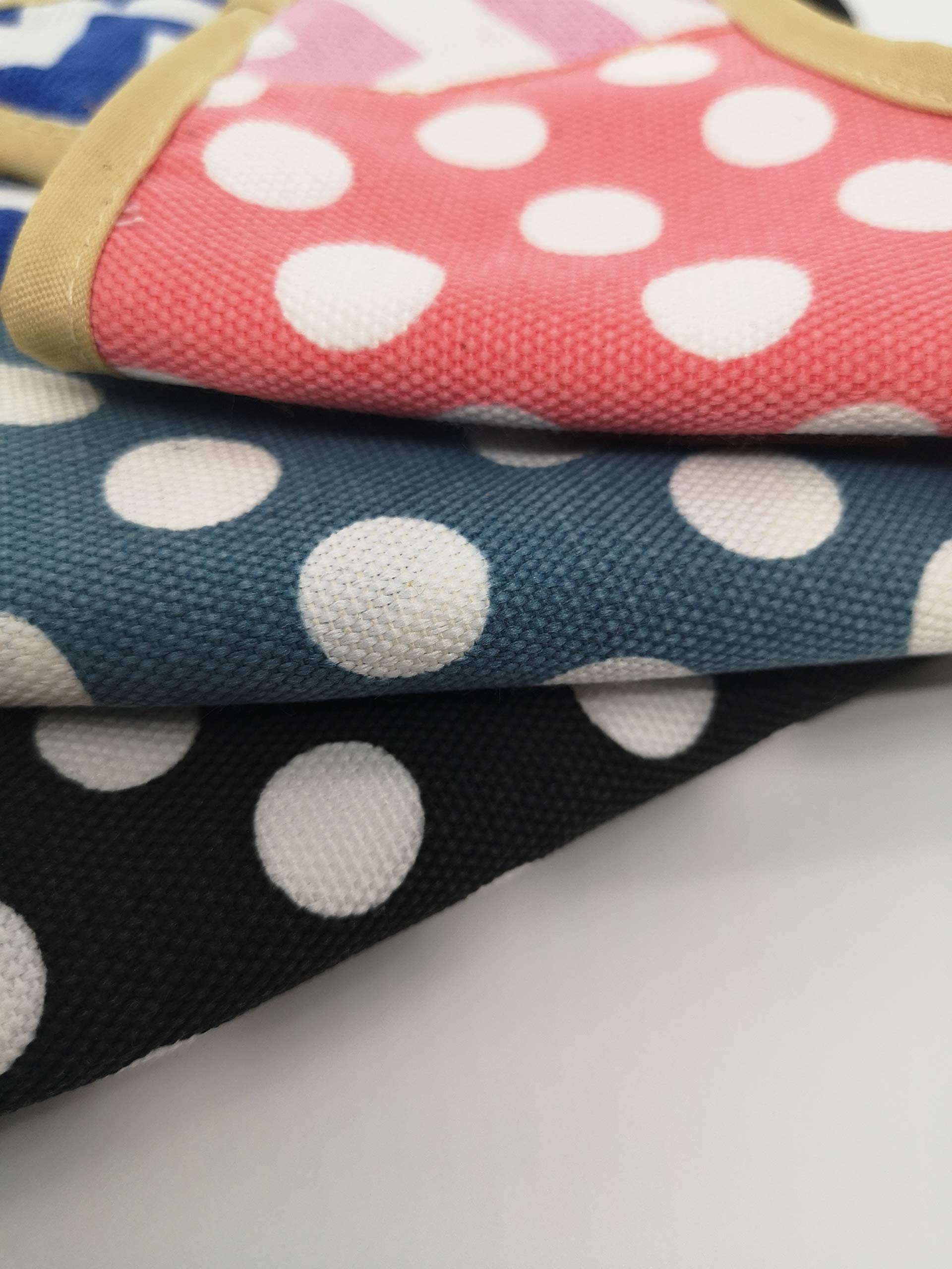 Arnés para paseo de Yizhi Miaow, diseño práctico para felinos curiosos.