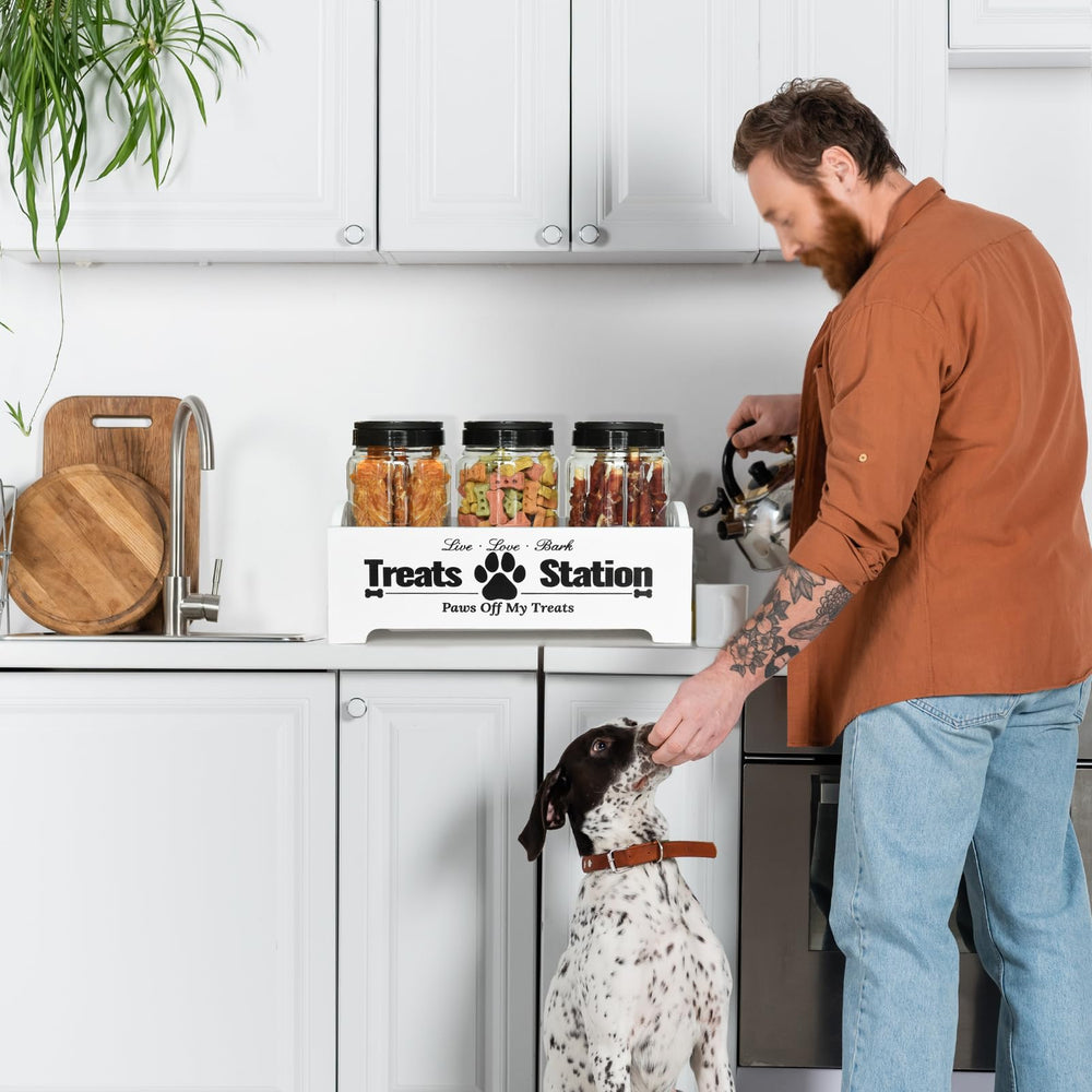 Diseño rústico de Y&ME YM para la cocina, añade un toque decorativo al área de comida.