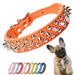 YOUALSO collar-perro-tachuelas-naranja primer plano muestra la suavidad del PU para el cuello.