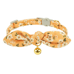 Collar para gato de YUDOTE con lazo removible para cambiar el look según la ocasión.