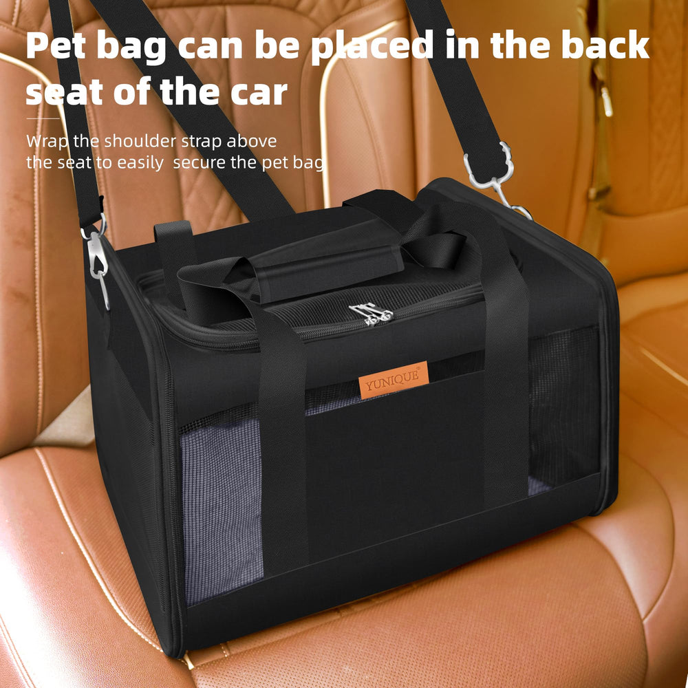 YUNIQUE espacio seguro para mascotas, ideal para trayectos en coche.