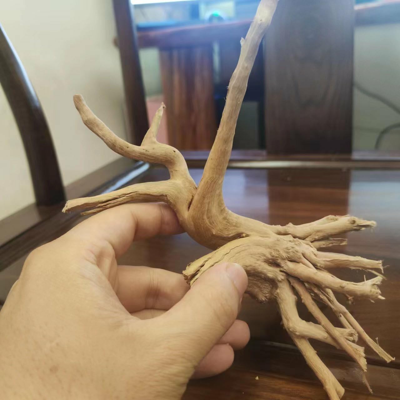 YZHZOM: uso versátil para acuario, jardín y hogar con madera flotante decorativa.