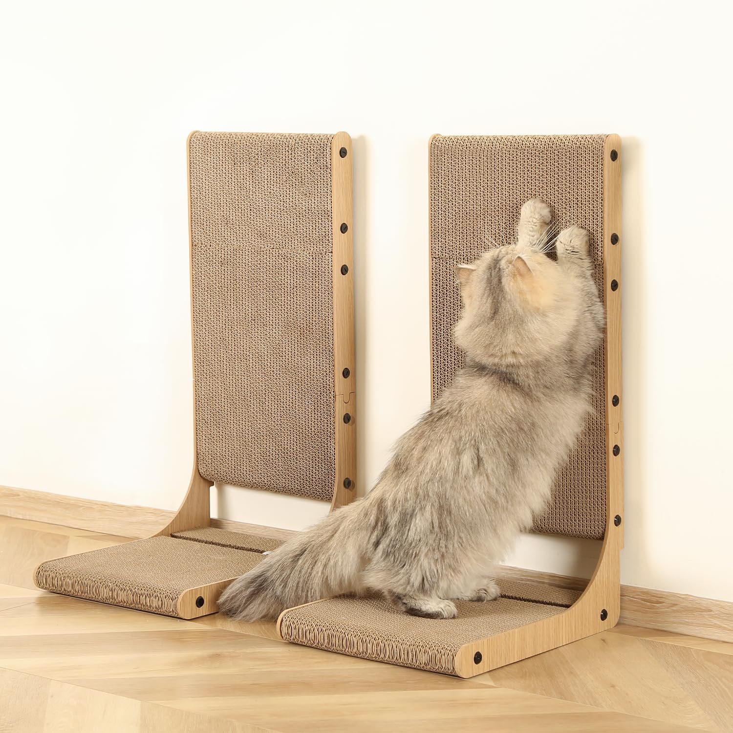 Rascadores Zakkart para gatos grandes en casa, uso diario.