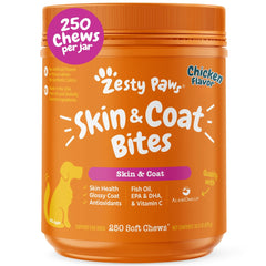 Frasco de gomitas Zesty Paws Omega-3 para perros, pelaje saludable.