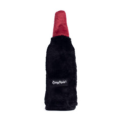 ZippyPaws Happy Hour Crusherz Merlot: detalles bordados para mayor durabilidad durante la diversión.