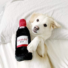 ZippyPaws Happy Hour Crusherz Merlot: tejido de doble capa para resistencia al mordisco.