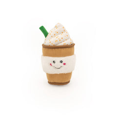 ZippyPaws NomNomz Puppuccino juguete suave y sonoro para perros pequeños.