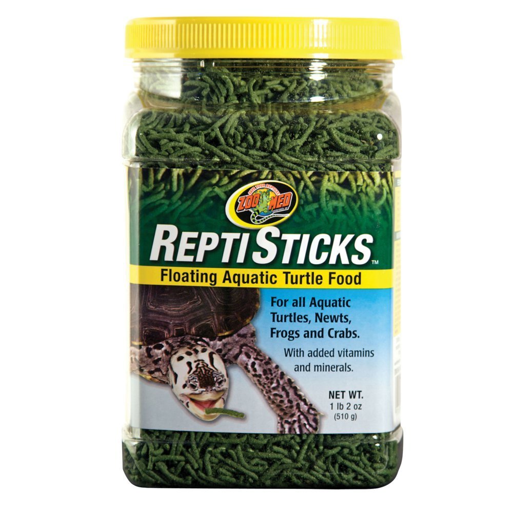 Zoo Med ReptiSticks, alimento flotante para tortugas acuáticas, facilita la ingestión en la superficie.