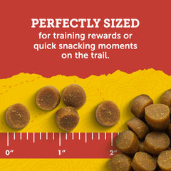 Premios para adiestramiento con Zuke’s Mini Naturals en cualquier ruta.