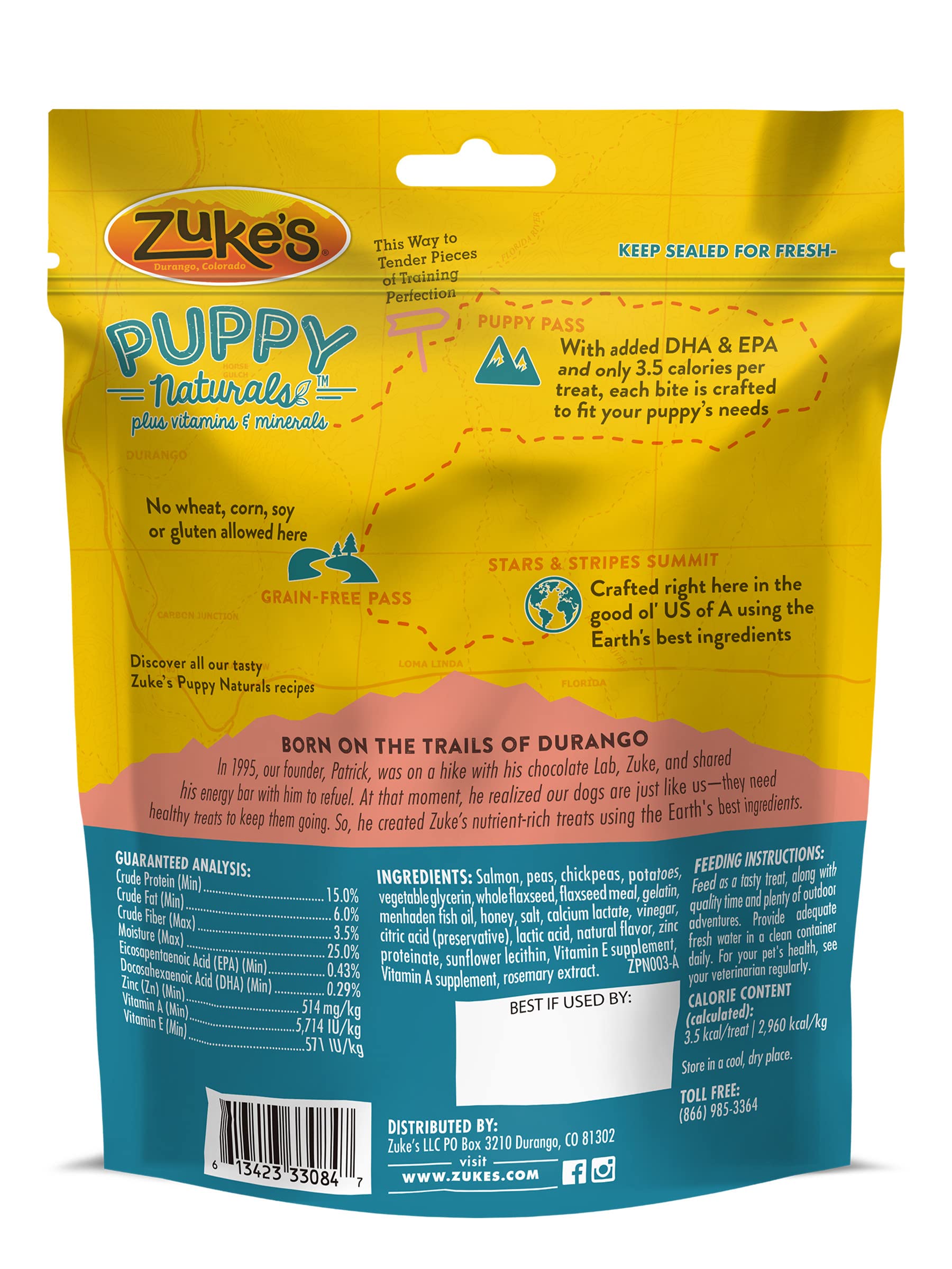 Perro disfruta de Zuke's Puppy Naturals, merienda sabrosa.